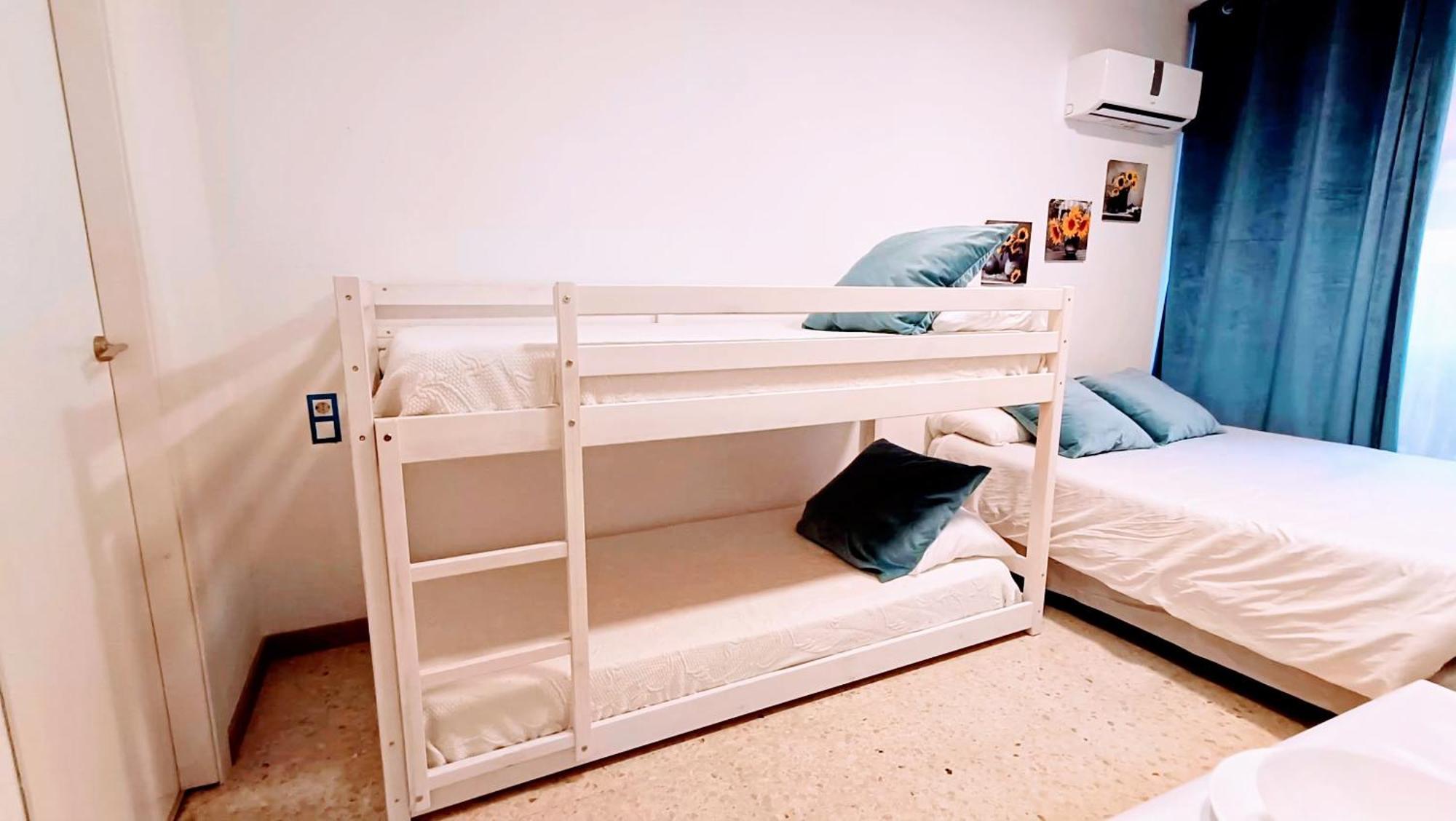 Hostal Estudios Badalona Eksteriør billede