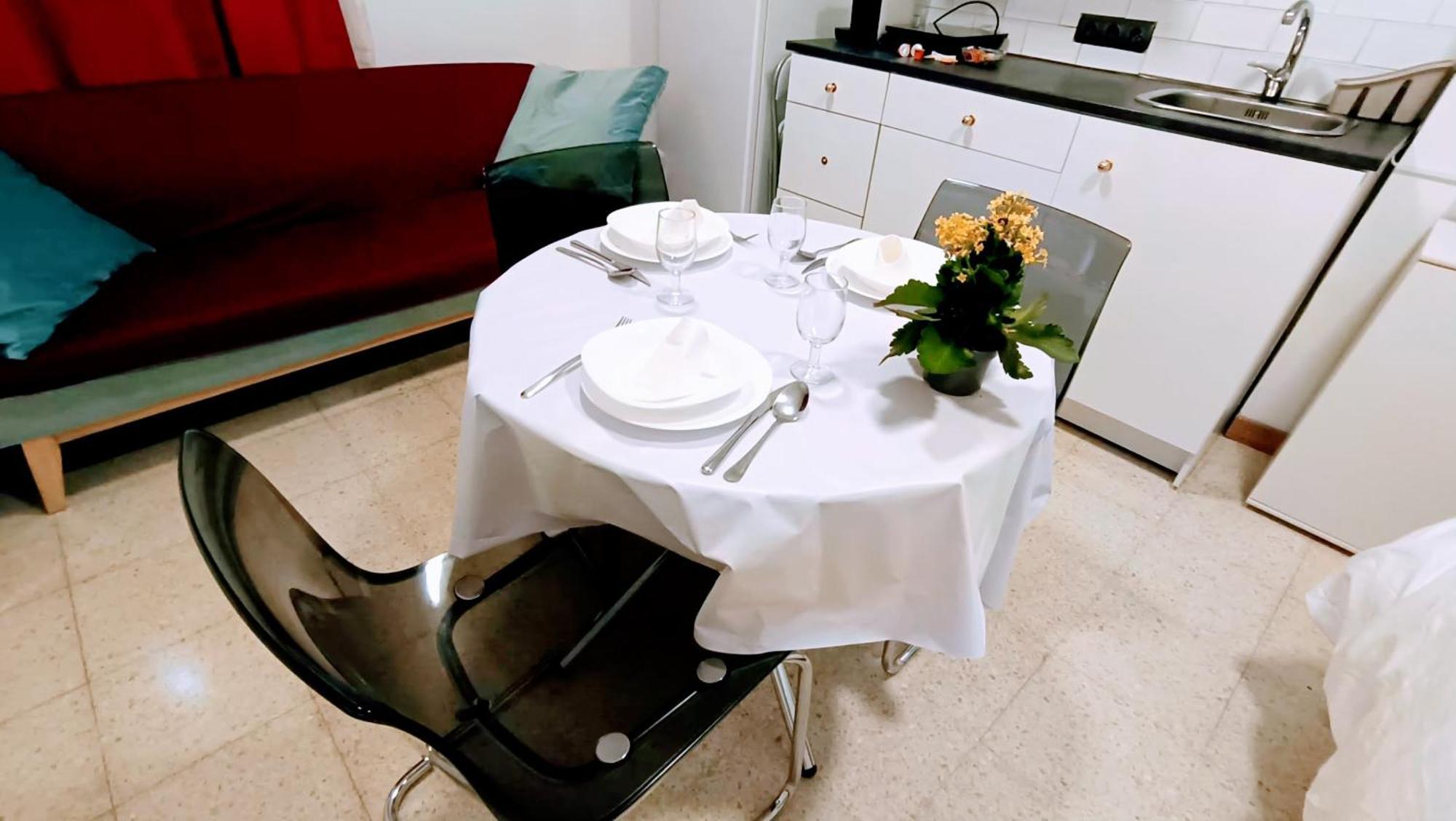 Hostal Estudios Badalona Eksteriør billede