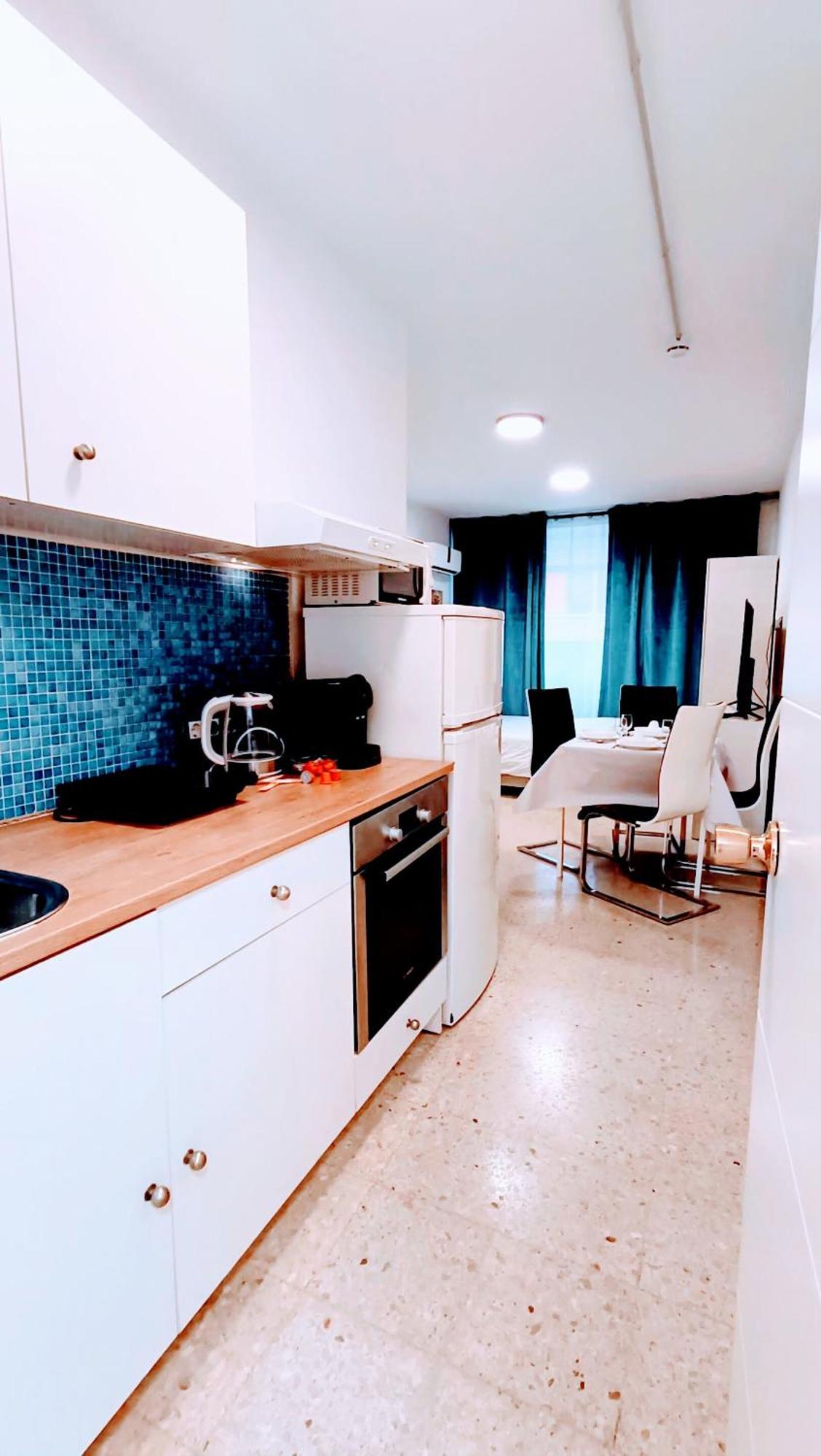Hostal Estudios Badalona Eksteriør billede