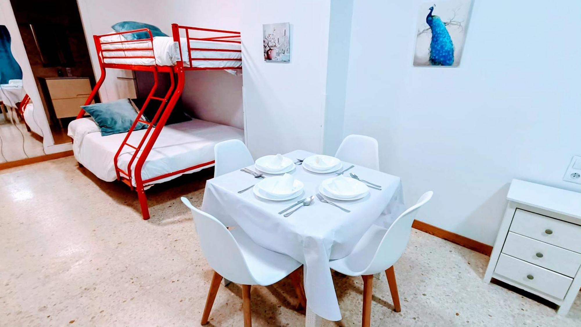 Hostal Estudios Badalona Eksteriør billede
