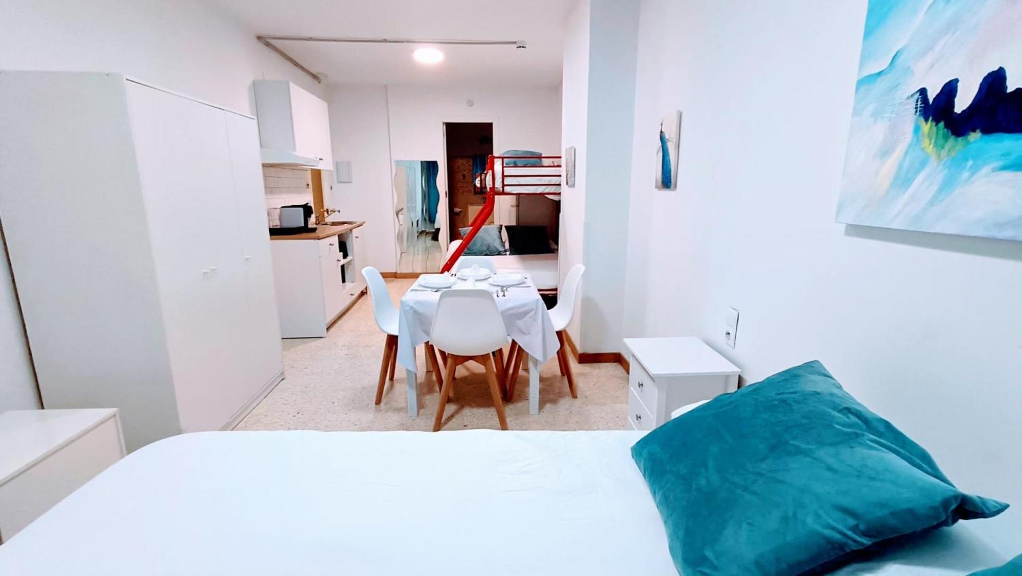 Hostal Estudios Badalona Eksteriør billede