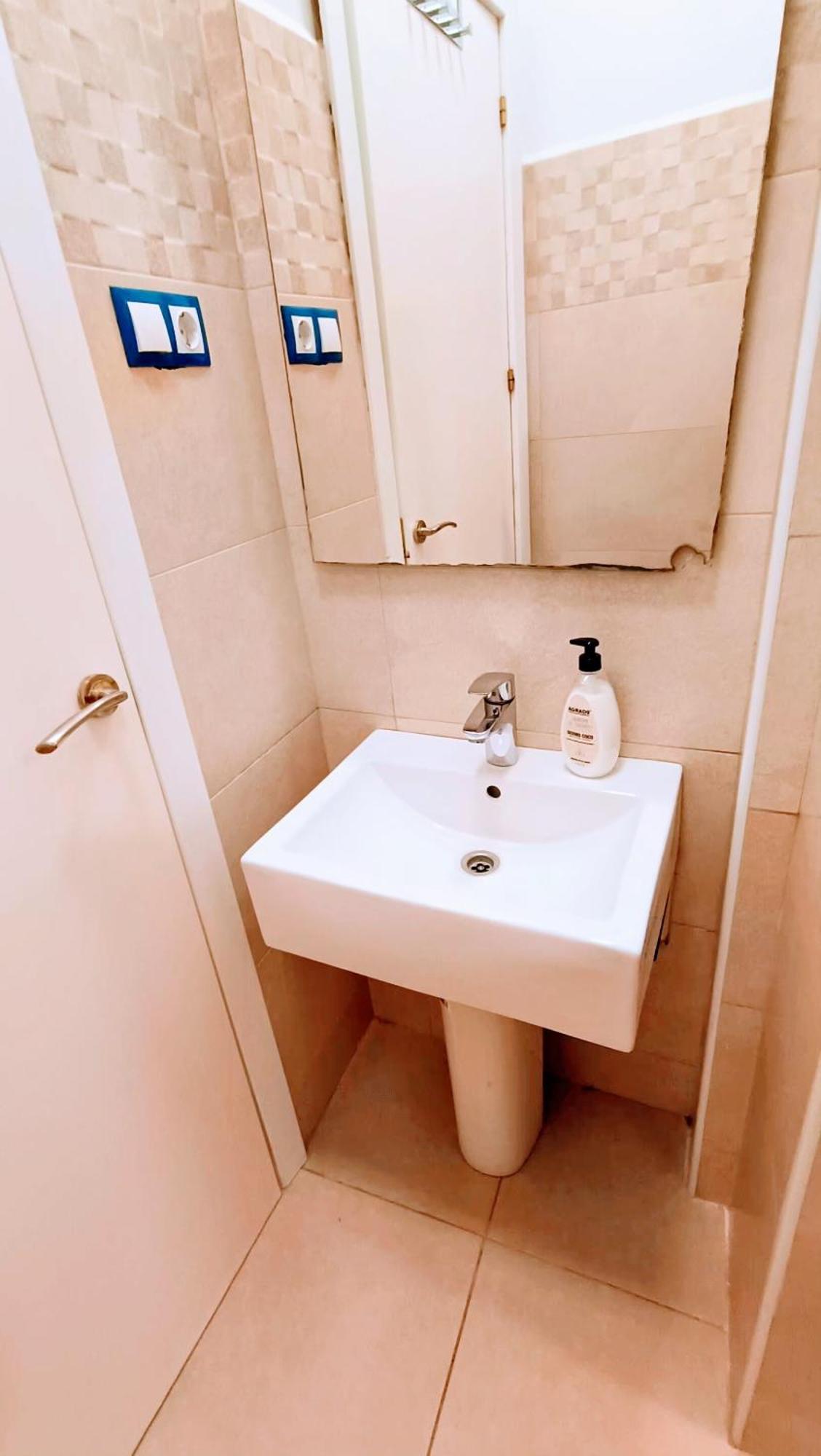 Hostal Estudios Badalona Eksteriør billede