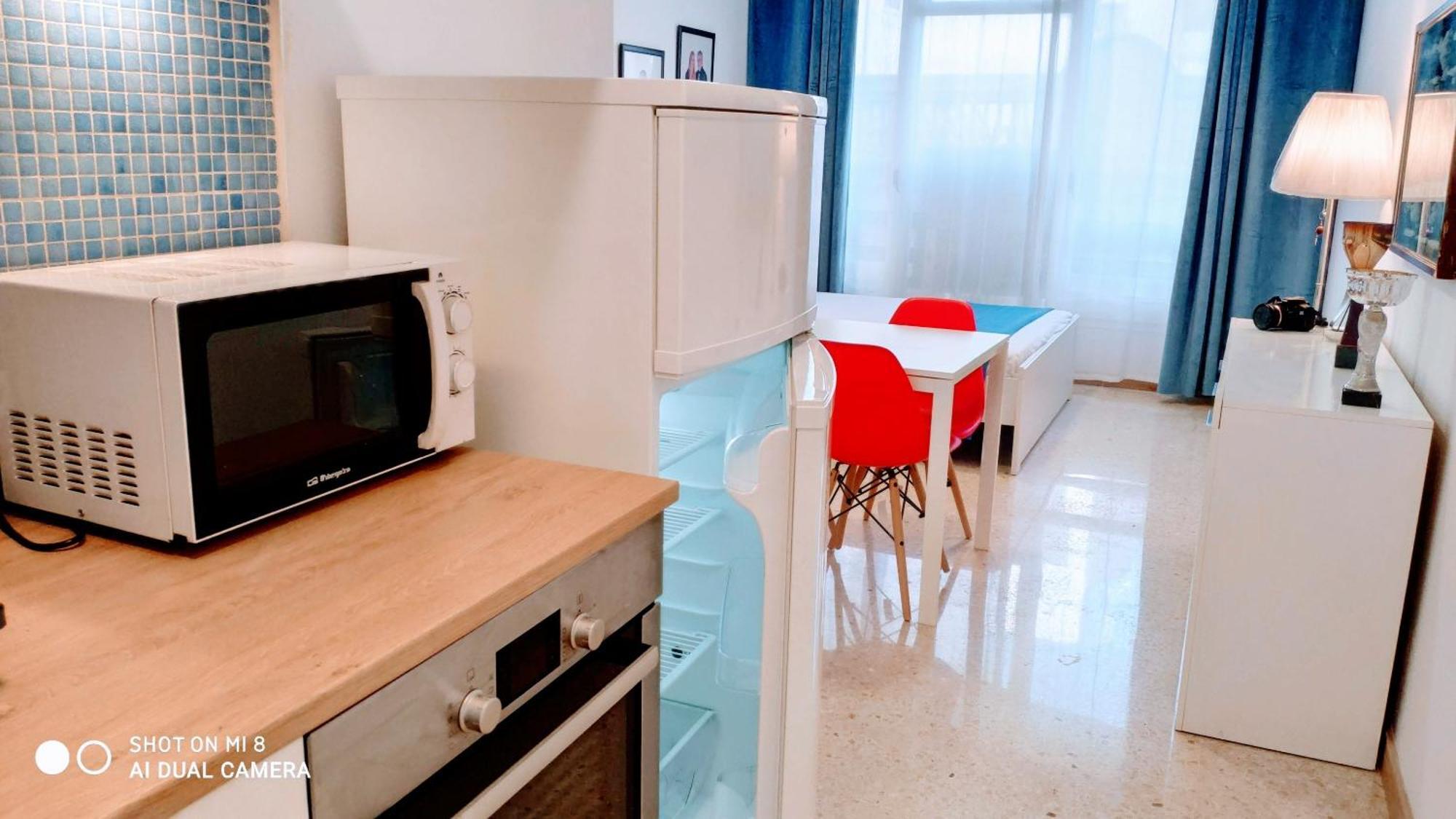 Hostal Estudios Badalona Eksteriør billede