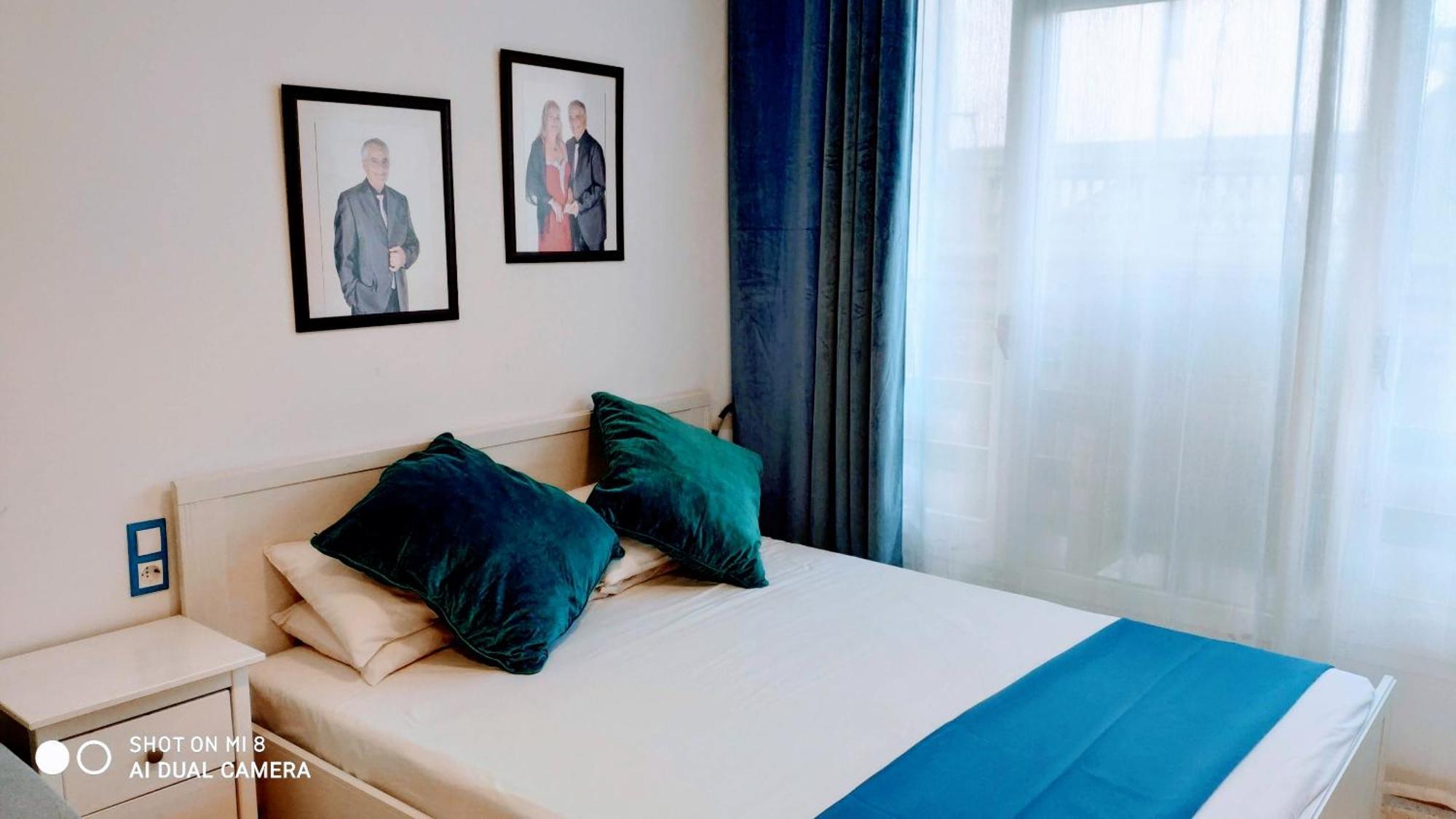 Hostal Estudios Badalona Eksteriør billede