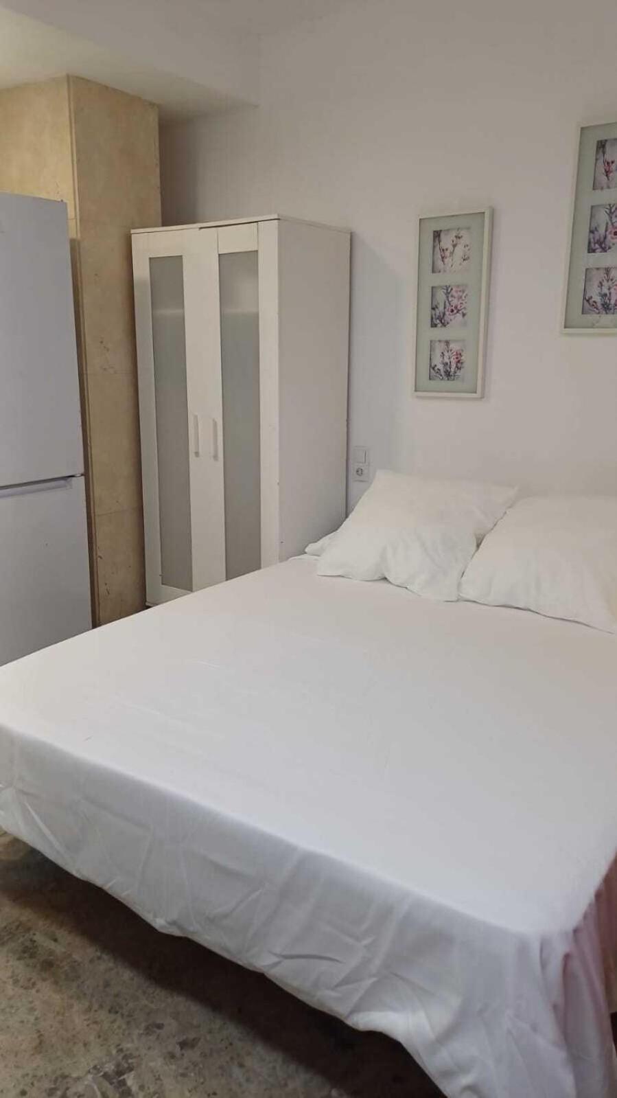 Hostal Estudios Badalona Eksteriør billede